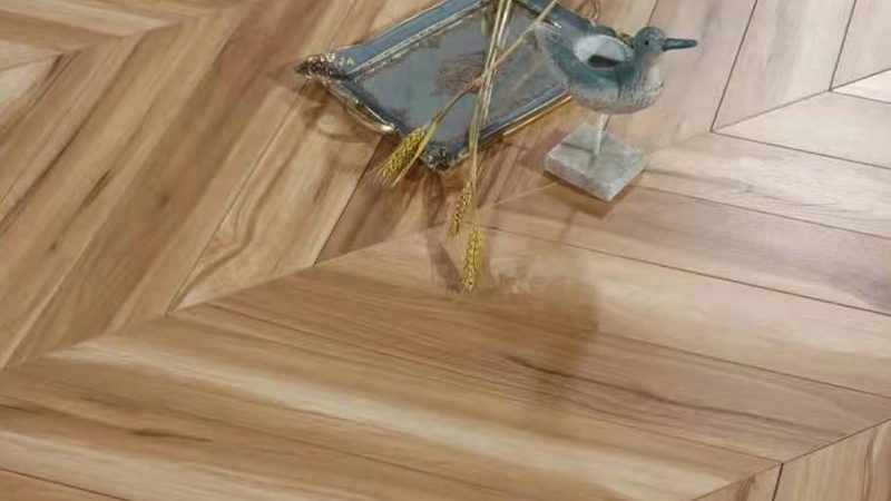 SPC同质透心地板：揭秘价格之谜，选购不再迷茫